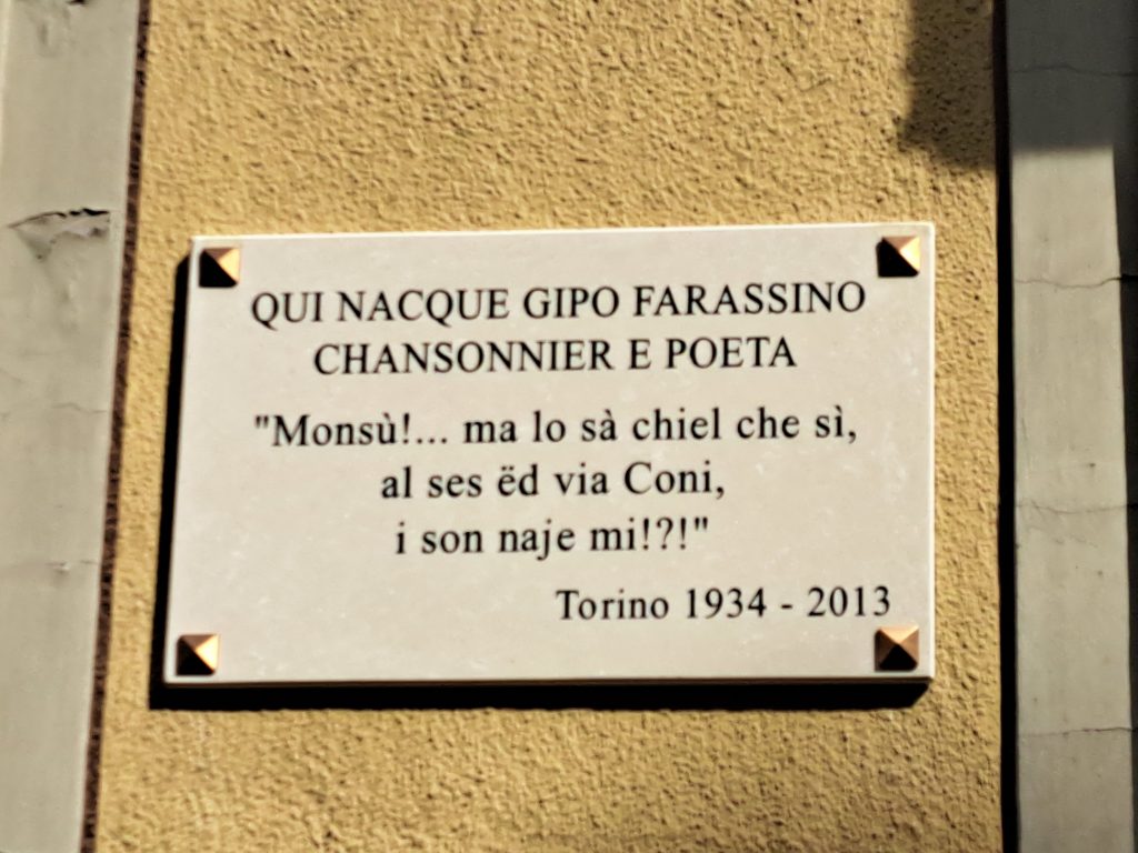IN VIA CUNEO  UNA TARGA RENDE OMAGGIO E GIPO FARASSINO